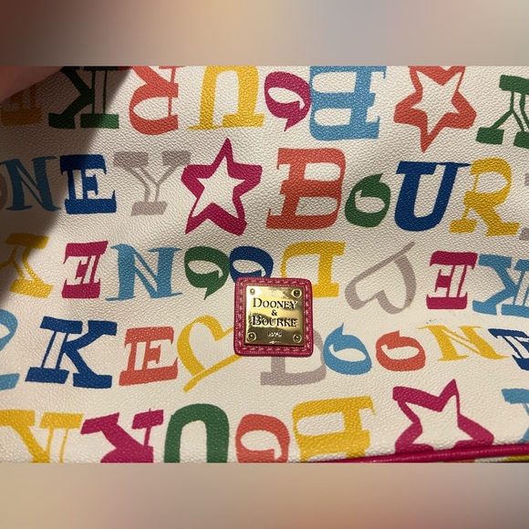 Dooney & Bourke purse, pre-owned but in excellent condition - Picture 5 of 7